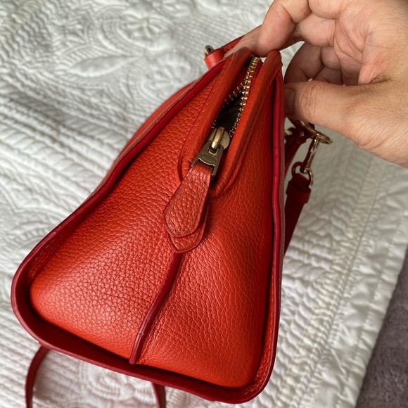 Vibrant grapefruit orange coach crossbody handbag - Picture 5 of 14